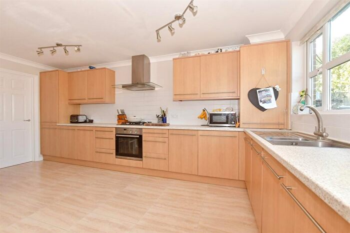 4 Bedroom Chalet For Sale In Mill Lane, Shepherdswell, Kent, CT15