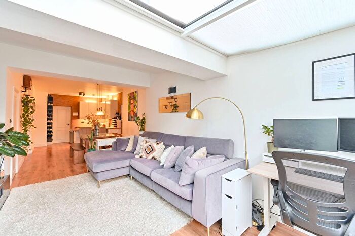 1 Bedroom Flat For Sale In Darwin Street, London, Elephant And Castle, London, SE17