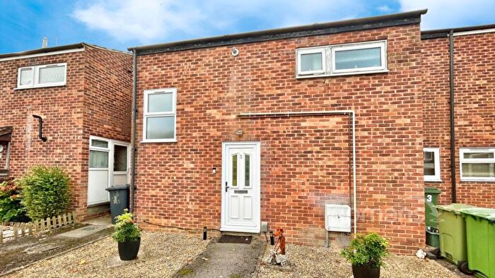 3 Bedroom Terraced House For Sale In Chivers Close, Basingstoke, Hampshire, RG22