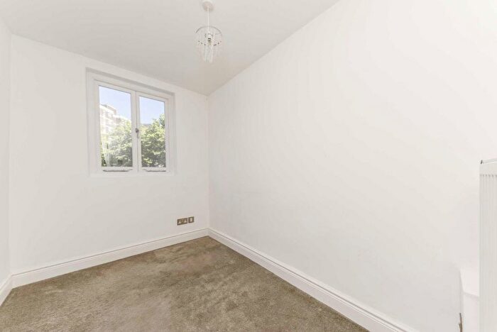 3 Bedroom Flat To Rent In Greville Road, Kilburn Park, NW6