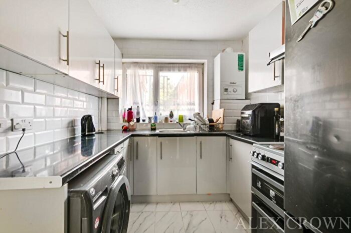 3 Bedroom Flat To Rent In Lower Clapton, Hackney, E9