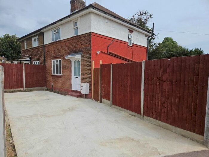 3 Bedroom Property To Rent In Pembroke Gardens, Dagenham, RM10