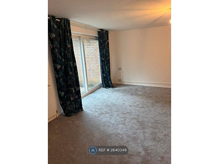 2 Bedroom Flat To Rent In Bardsley Close, Croydon, CR0