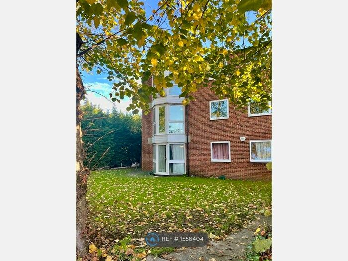 2 Bedroom Flat To Rent In Hill View Road, Twickenham, TW1