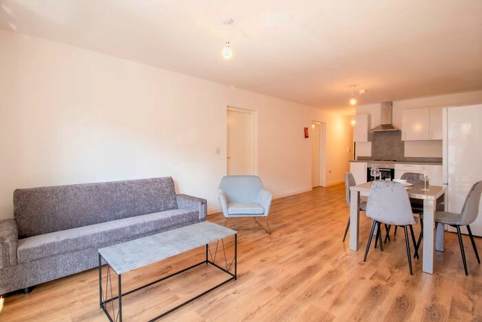 2 Bedroom Flat To Rent In Park Residence, Holbeck, Leeds, LS11