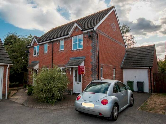 2 Bedroom Property To Rent In Meadowsweet Close Thatcham, RG18
