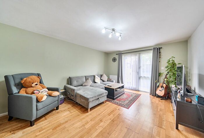 2 Bedroom Flat For Sale In Ruby Way, London, NW9