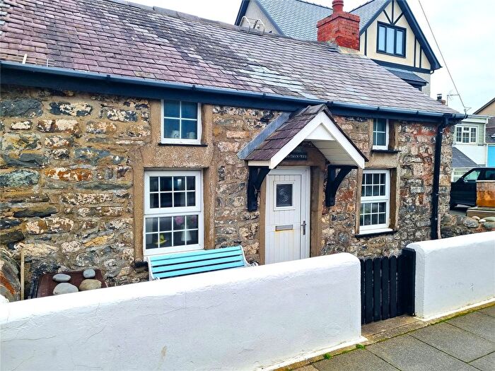 1 Bedroom Semi-Detached House For Sale In High Street, Borth, Ceredigion, SY24