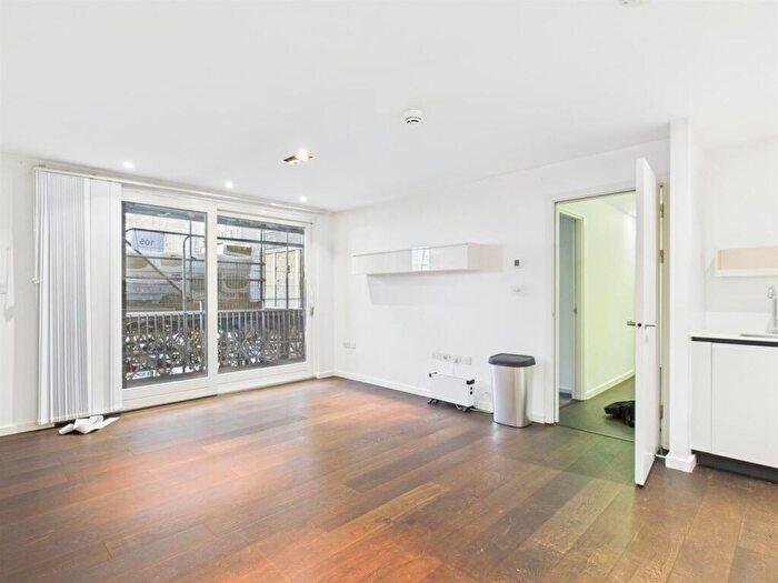 2 Bedroom Apartment To Rent In Wenlock Building, Wharf Road, Islington, N1