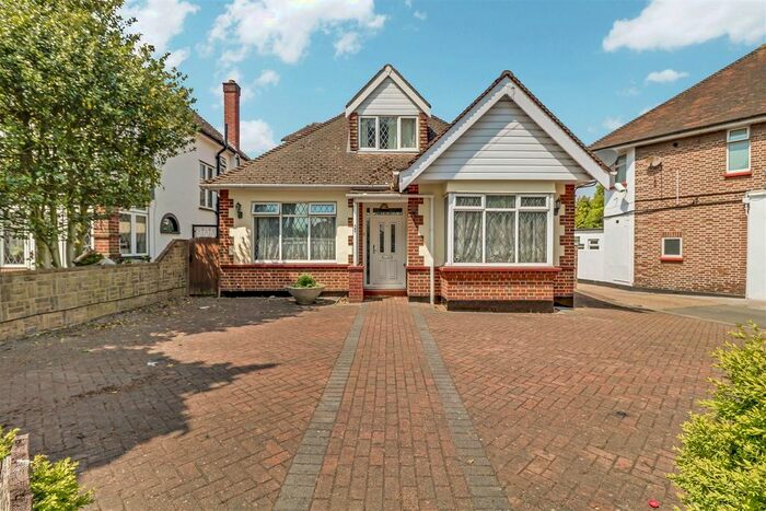 Houses for sale & to rent in SS2 5RA, Ennismore Gardens