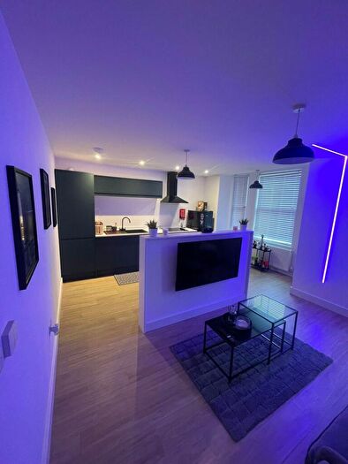 2 Bedroom Flat To Rent In Forest Road West, Nottingham, NG7