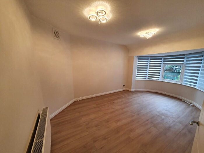 4 Bedroom Duplex To Rent In Woodstock Avenue, London, NW11