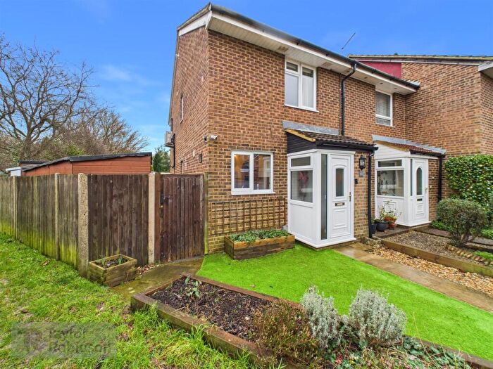 2 Bedroom End Of Terrace House For Sale In Stace Way, Worth, Crawley, RH10