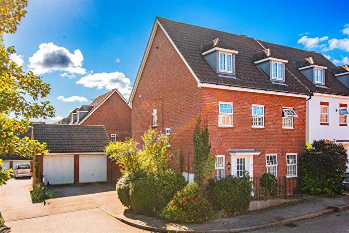 5 Bedroom Detached House For Sale In Rye Close, Burton Latimer, NN15