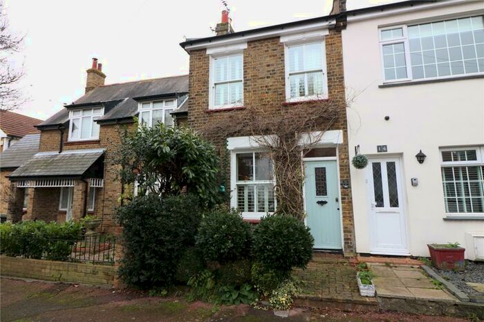 2 Bedroom End Of Terrace House To Rent In Armitage Road, Thorpe Bay, Essex, SS1