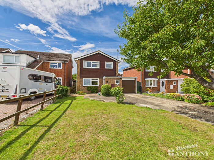 3 Bedroom Detached House For Sale In Turnfurlong Lane, Aylesbury, Buckinghamshire, HP21