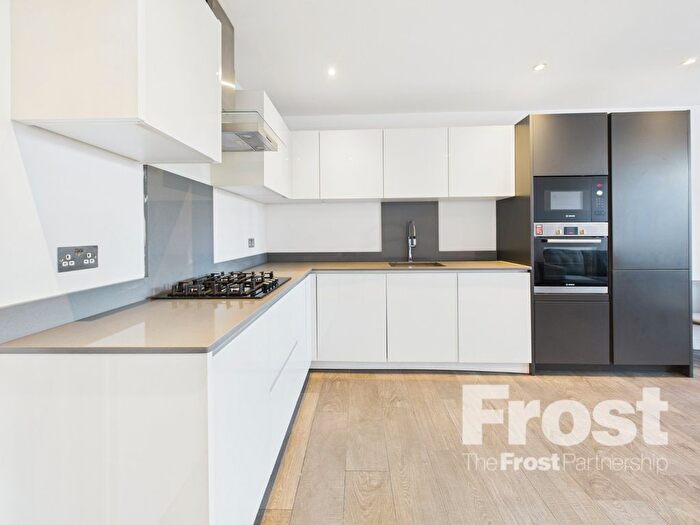 2 Bedroom Flat To Rent In The Broadway, Farnham Common, Slough, Buckinghamshire, SL2