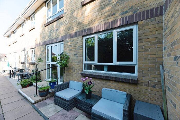 1 Bedroom Flat For Sale In Clayton Road, Chessington, Surrey, KT9
