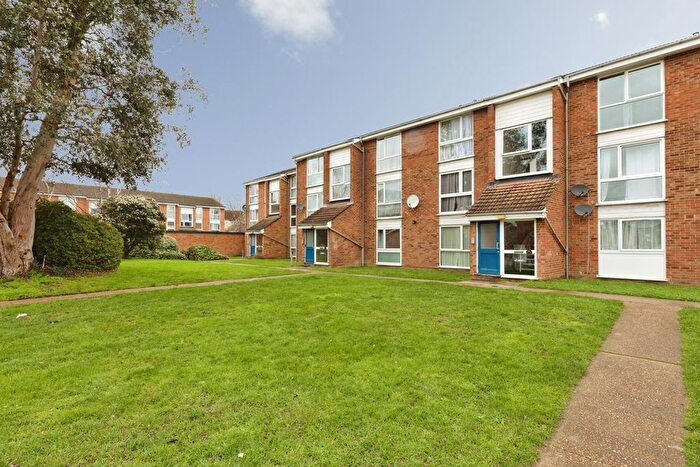 1 Bedroom Flat For Sale In Dellow Close, Ilford, IG2