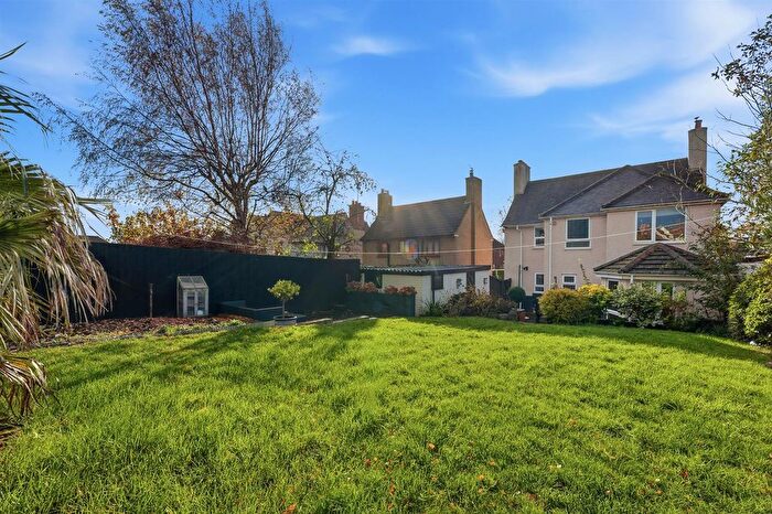 4 Bedroom Detached House For Sale In Newbold Road, Chesterfield, S41