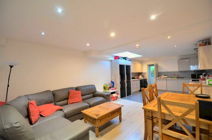 7 Bedroom Terraced House To Rent In En-Suite &# Pppw Based On Number Of People Sharing. Heeley Rd, Selly Oak, B29