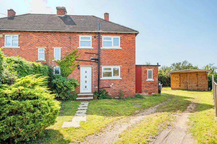 3 Bedroom Semi-Detached House To Rent In Downfield Road, Waltham St. Lawrence, Reading, RG10