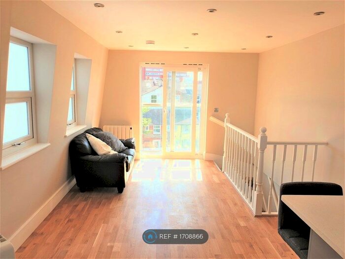 1 Bedroom Flat To Rent In Garratt Terrace, Tooting, SW17