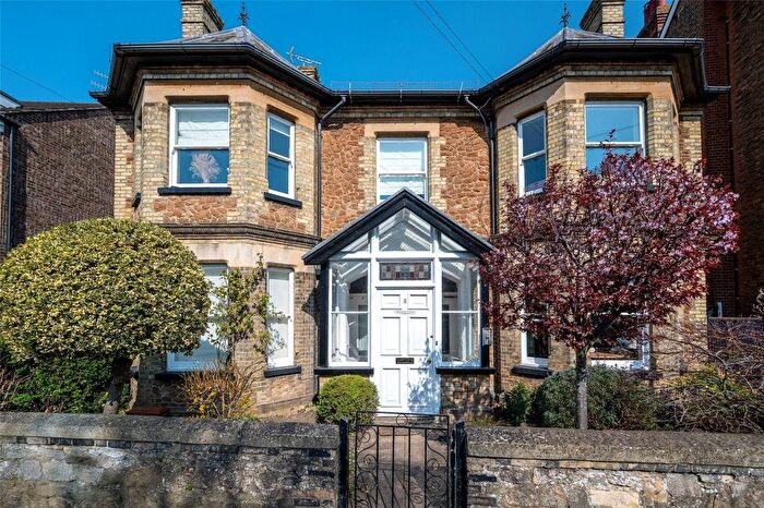 2 Bedroom Flat For Sale In Dene Road, Guildford, Surrey, GU1
