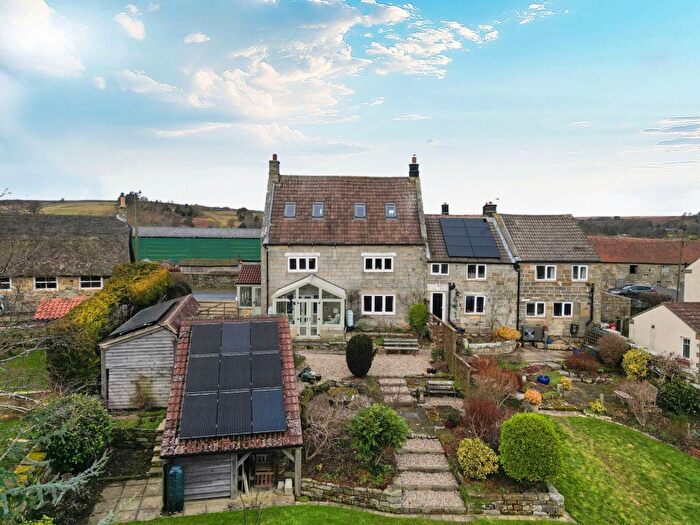 3 Bedroom Farmhouse For Sale In Brook House, Ainthorpe, YO21