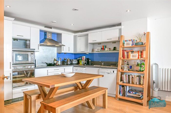 2 Bedroom Apartment For Sale In Kingsway, London, N12