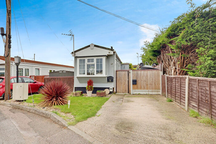 1 Bedroom Park Home For Sale In Lower Road, Hockley, SS5