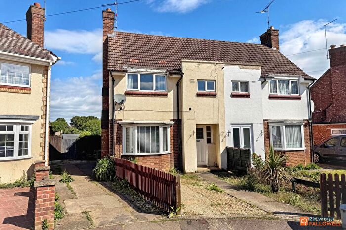 3 Bedroom Semi-Detached House For Sale In Luddington Road, Peterborough, PE4