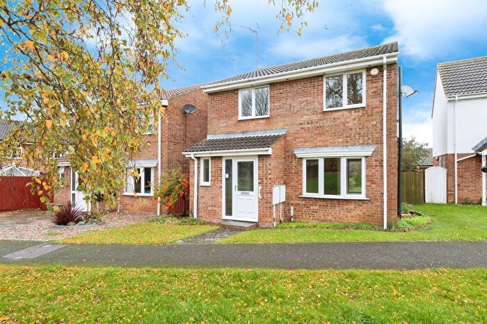 4 Bedroom Detached House For Sale In Plover Close, Buckingham, MK18