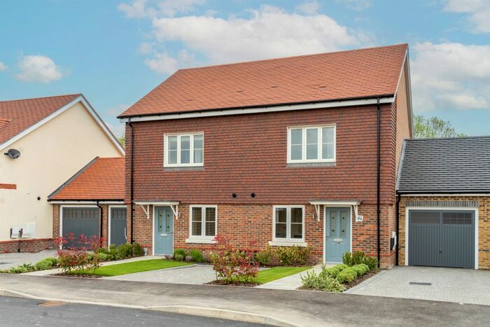 3 Bedroom Semi-Detached House For Sale In Aylesbury Road, Aston Clinton, Aylesbury, HP22