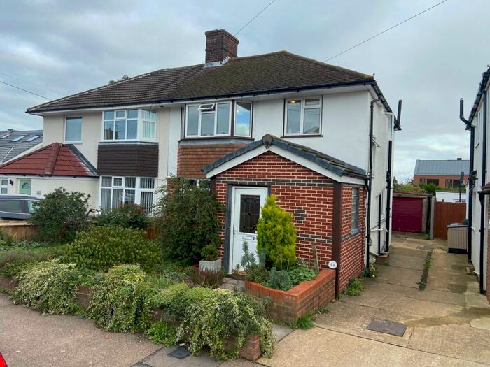 3 Bedroom Semi-Detached House To Rent In Oakwood Drive, St Albans, AL4