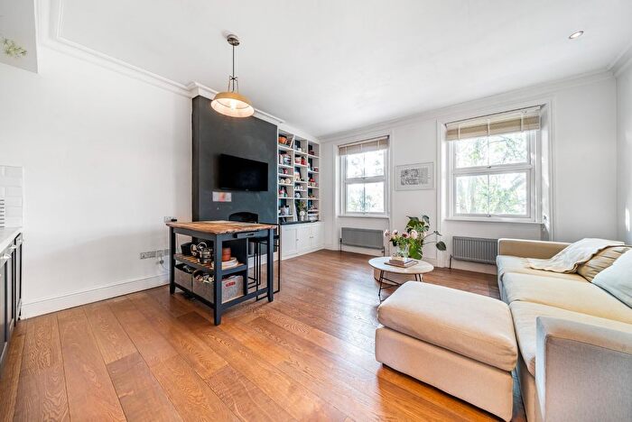 1 Bedroom Flat For Sale In Chiswick High Road, Chiswick, London, W4