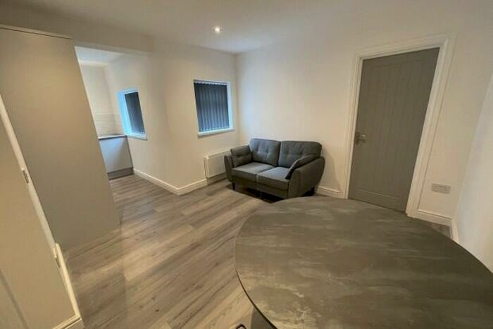 2 Bedroom Flat To Rent In Richmond Road Cardiff, CF24