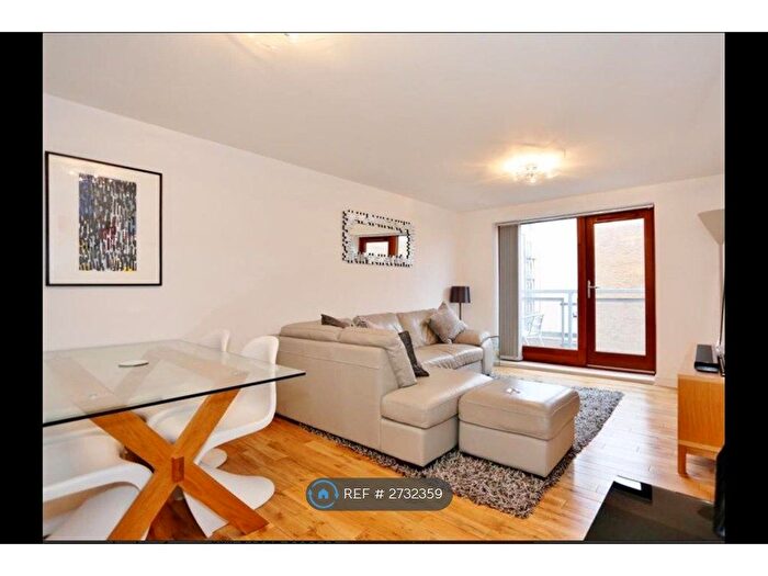 2 Bedroom Flat To Rent In North Star Boulevard, Greenhithe Village, DA9