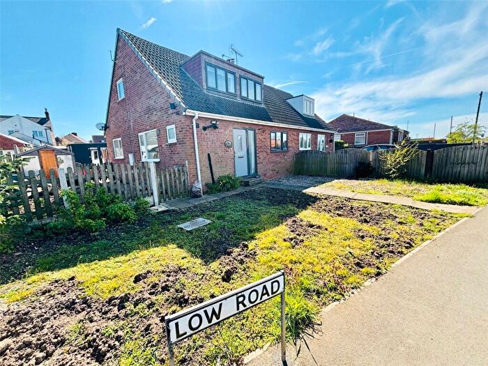 3 Bedroom Semi Detached House For Sale In Plough Garth, Kellington, Goole, DN14