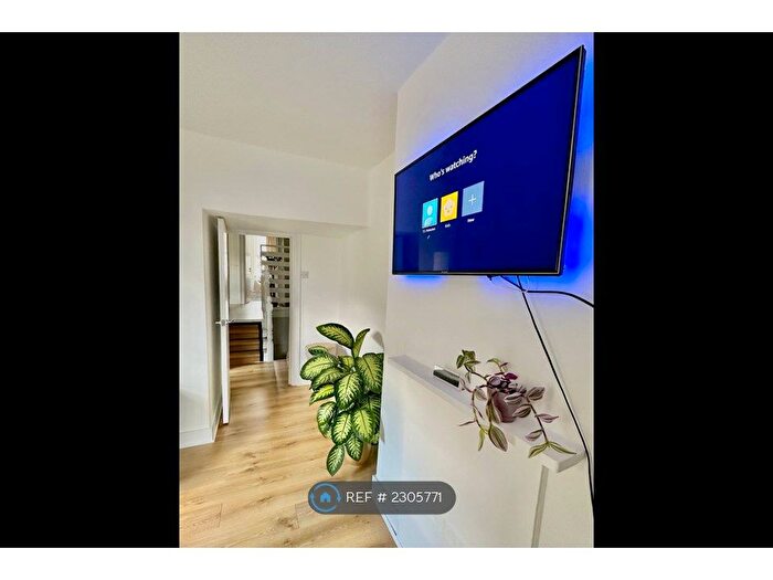 3 Bedroom Flat To Rent In Orford Road, Walthamstow, E17