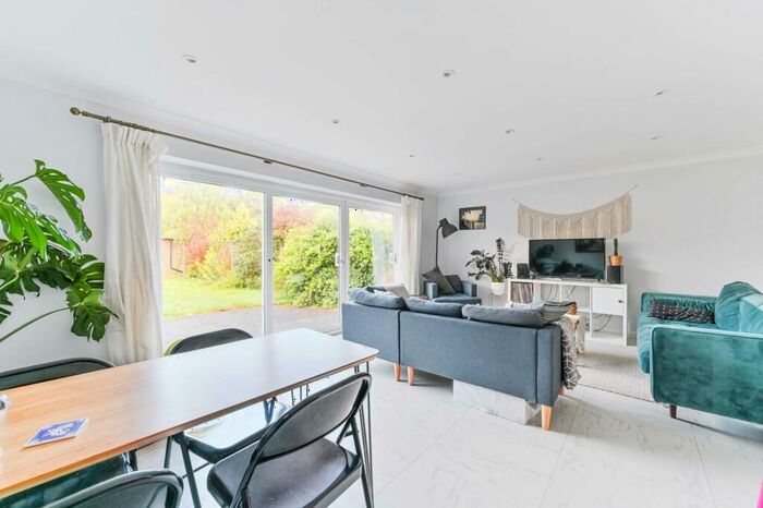 4 Bedroom End Of Terrace House To Rent In Lankton Close, Beckenham, BR3
