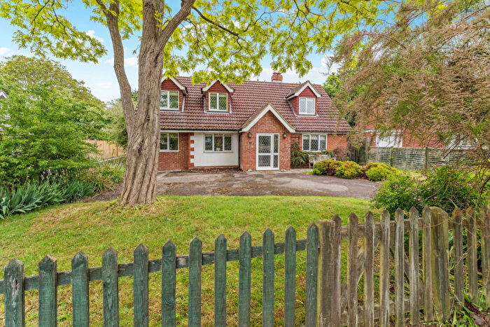 4 Bedroom Detached House For Sale In Meadow Close, Moulsford, OX10