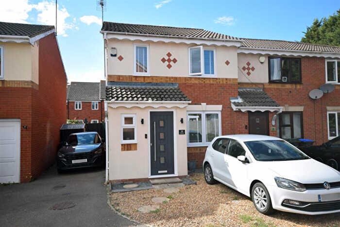 3 Bedroom Semi Detached House For Sale In Curlbrook Close, Wootton, Northampton, NN4