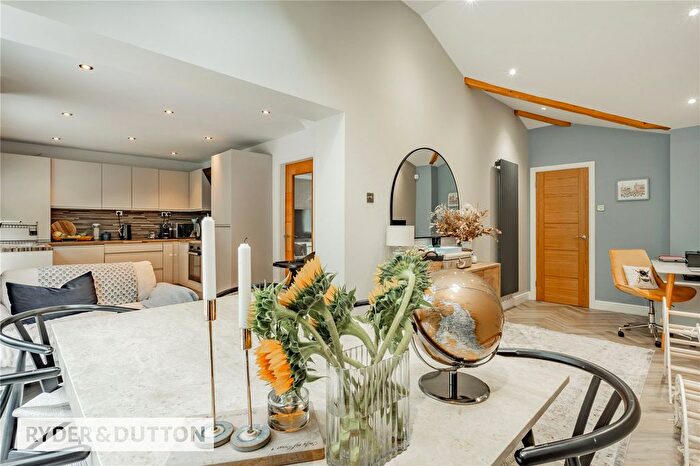 3 Bedroom Semi-detached House For Sale In Hereford Way, Middleton, Manchester, M24