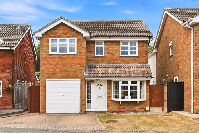4 Bedroom Detached House For Sale In The Rowans, Billericay, CM11