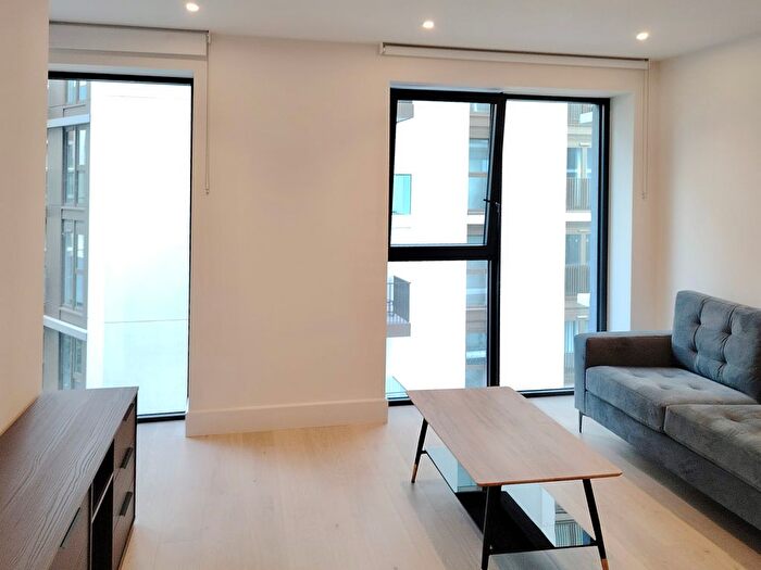 1 Bedroom Flat To Rent In Fountain Park Way, London, W12