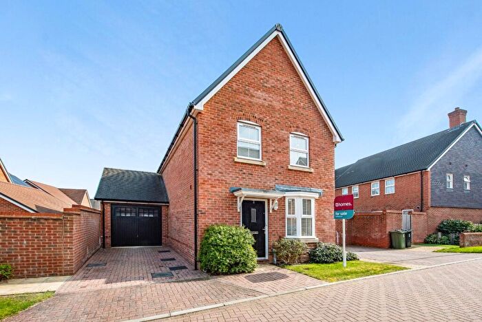 3 Bedroom Detached House For Sale In Cowslip Drive, Petersfield, Hampshire, GU31