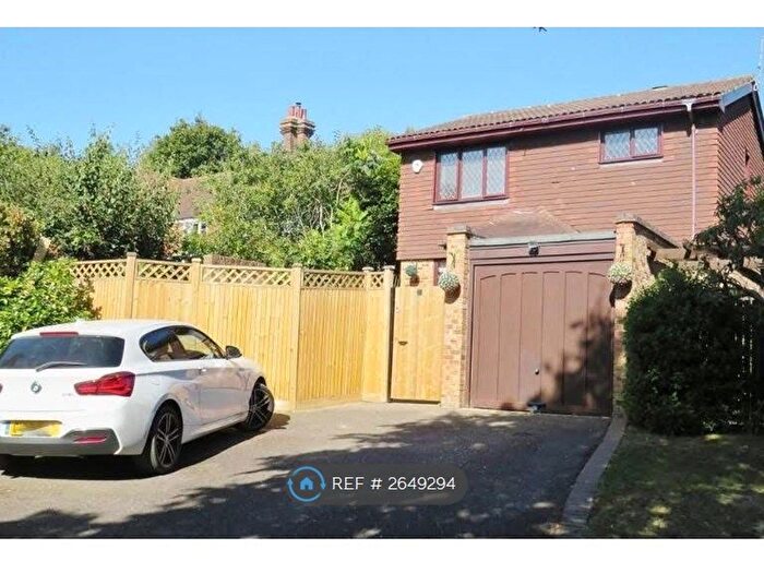 3 Bedroom Detached House To Rent In Oak Croft, East Grinstead, RH19