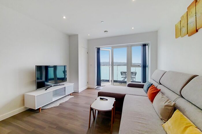 1 Bedroom Flat To Rent In Fairfield Avenue, Watford, WD19