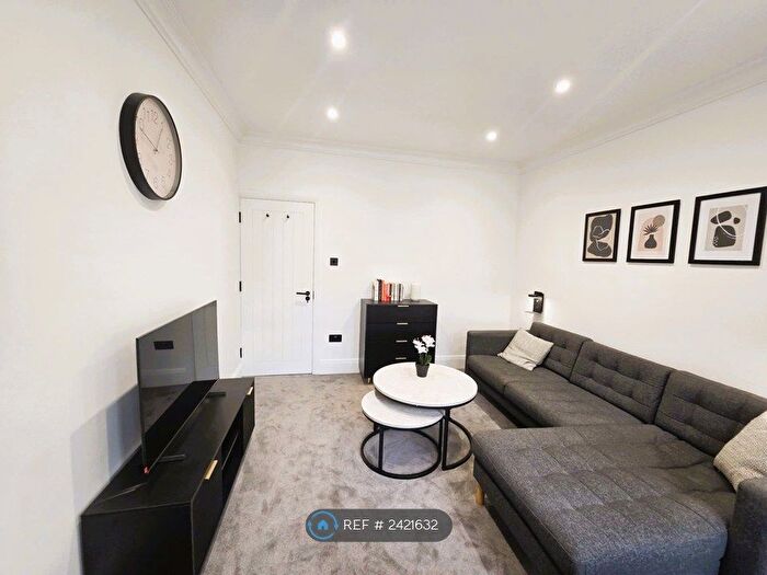 2 Bedroom Flat To Rent In Glenfield Road, Ealing, W13